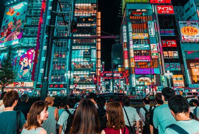 Buildings and crowd in Tokyo Shinjuku